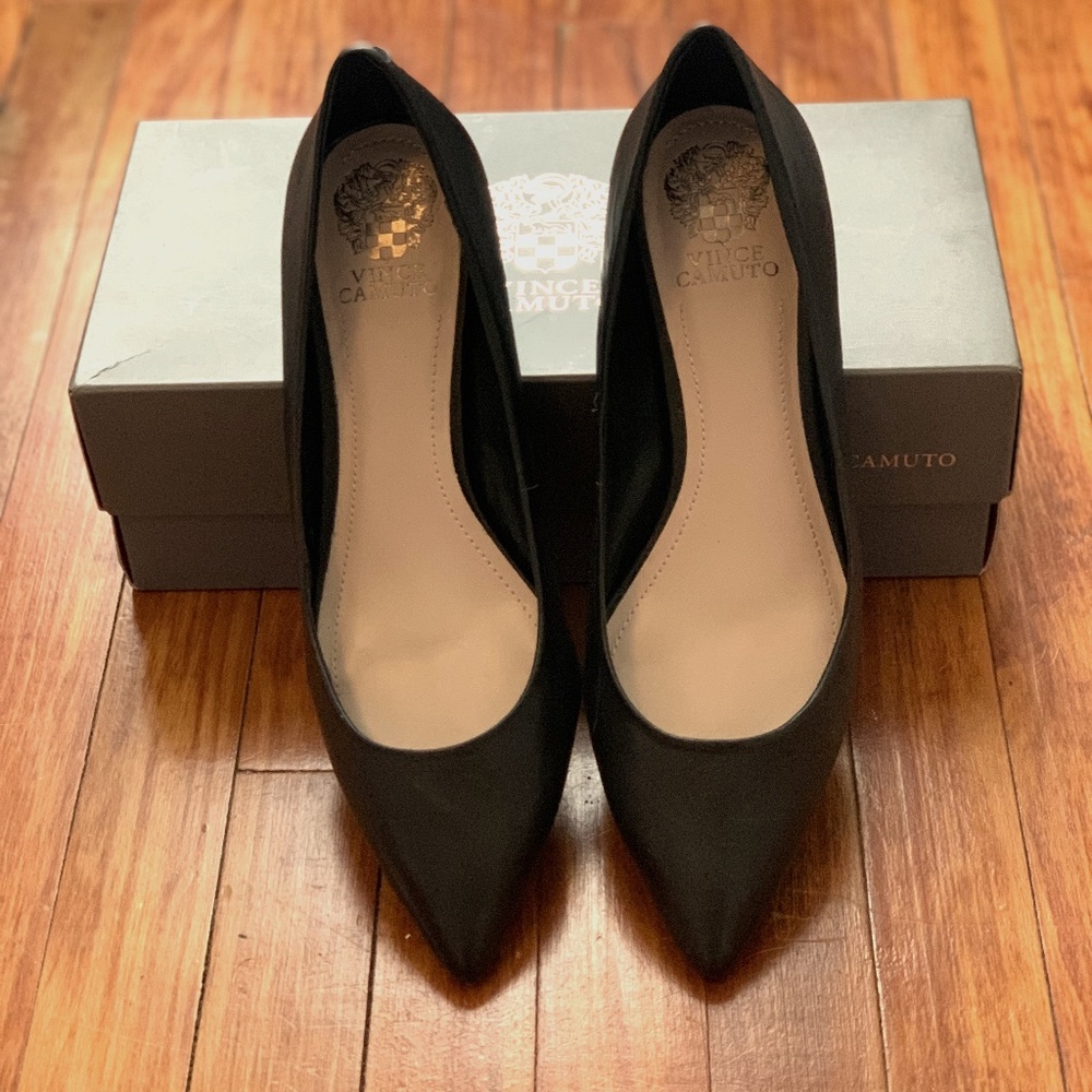 NIB Black Vince Camuto Pumps (Size 10)